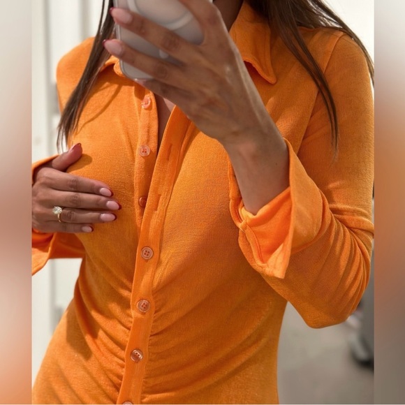 With Jean inspired ruched mini dress - Picture 3 of 5